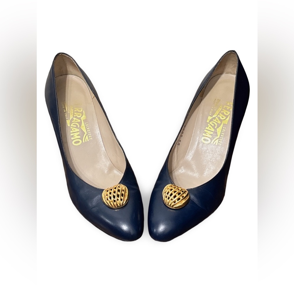 EUC Vintage Salvatore Ferragamo 1970s Navy Heels (6B)